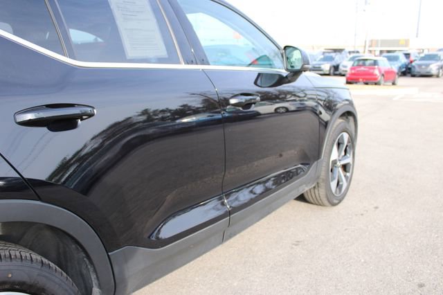 Used 2025 Volvo XC40 B5 Plus AWD/4WD image 47