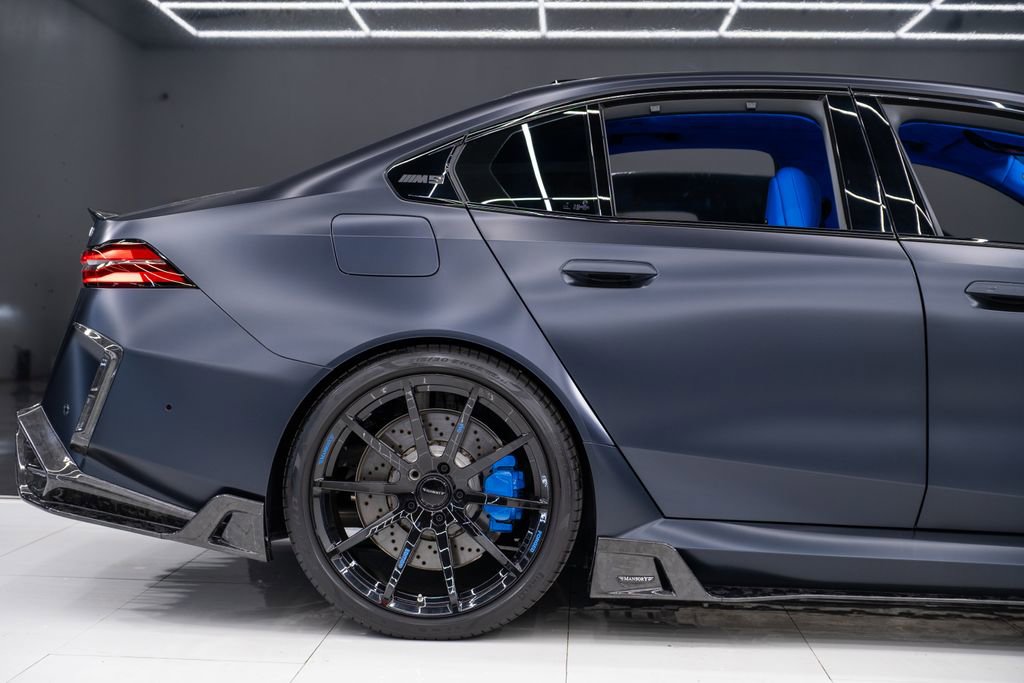 Used 2025 BMW M5 image 11