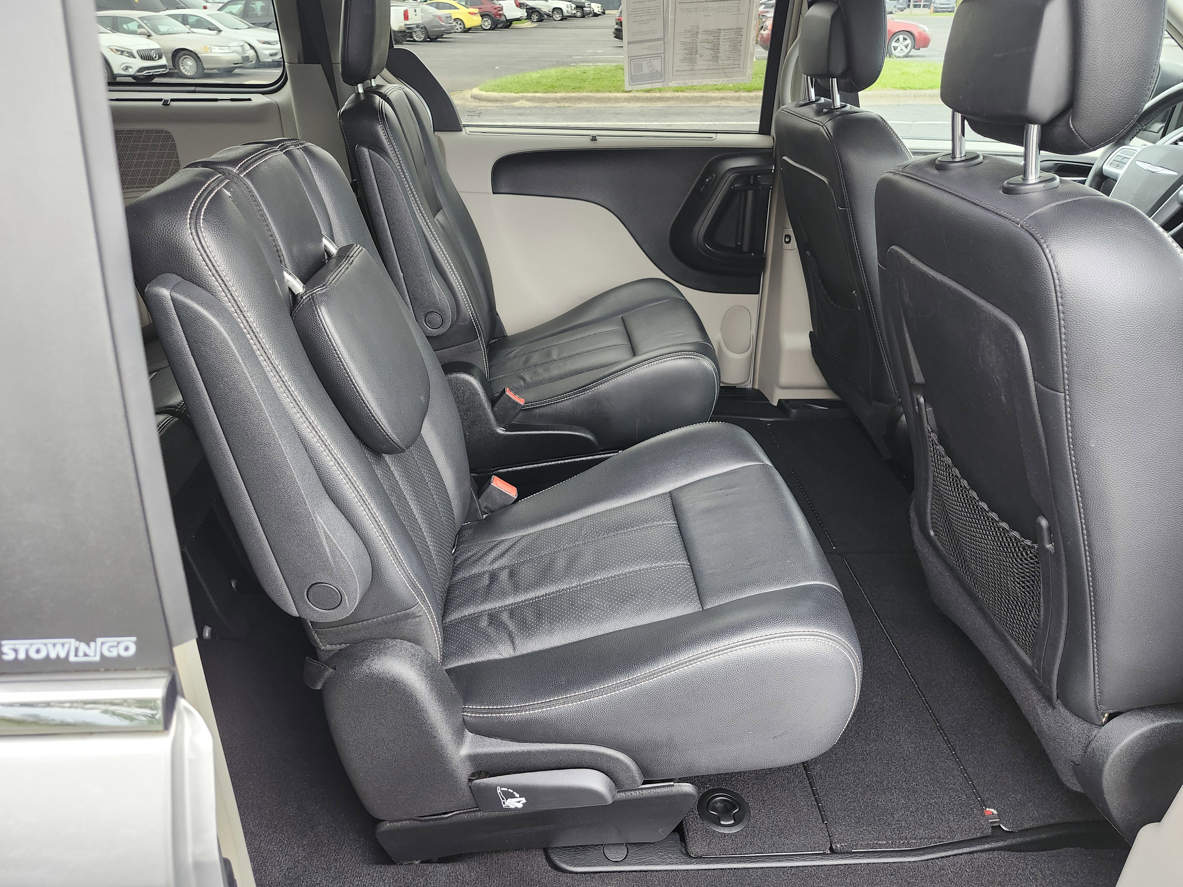 Used 2011 Chrysler Town & Country Touring-L w/ Entertainment Group #2 FWD image 18