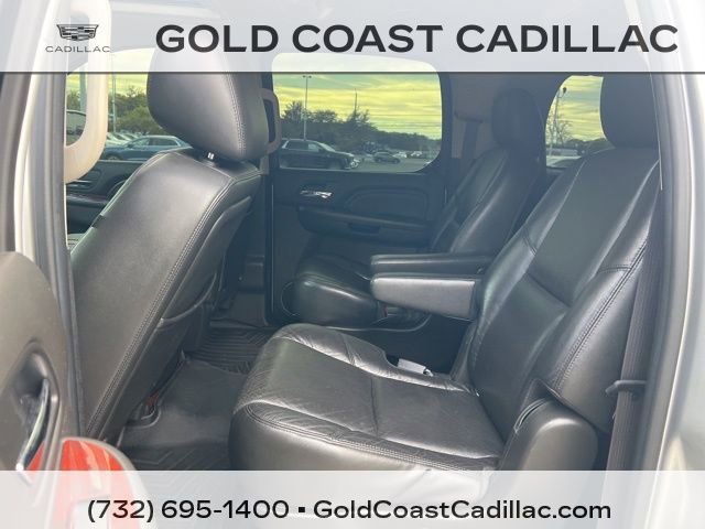 Used 2011 Cadillac Escalade ESV Luxury AWD/4WD image 16
