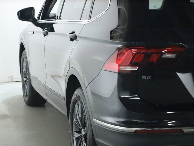 Used 2022 Volkswagen Tiguan SE w/ Panoramic Sunroof Package image 43