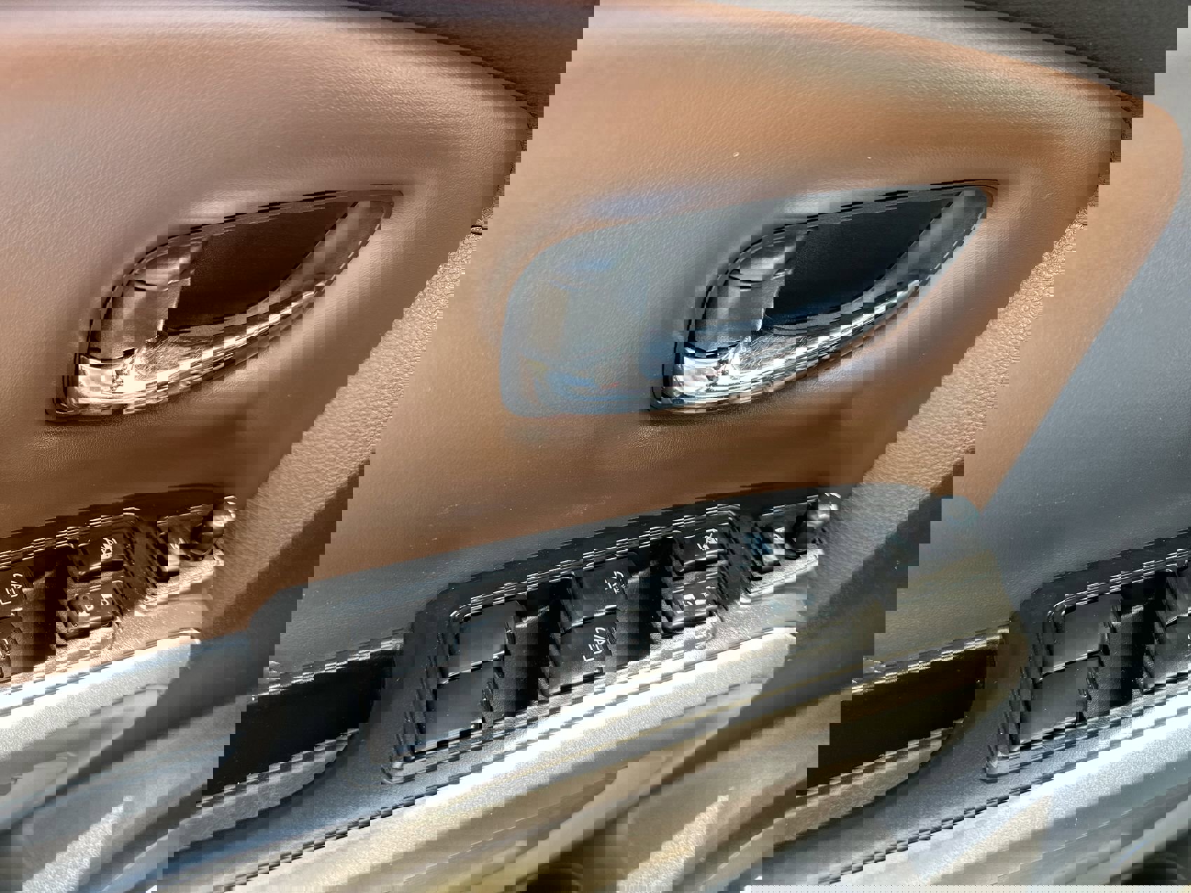 Used 2023 Nissan Titan Platinum Reserve w/ Moonroof Package image 13