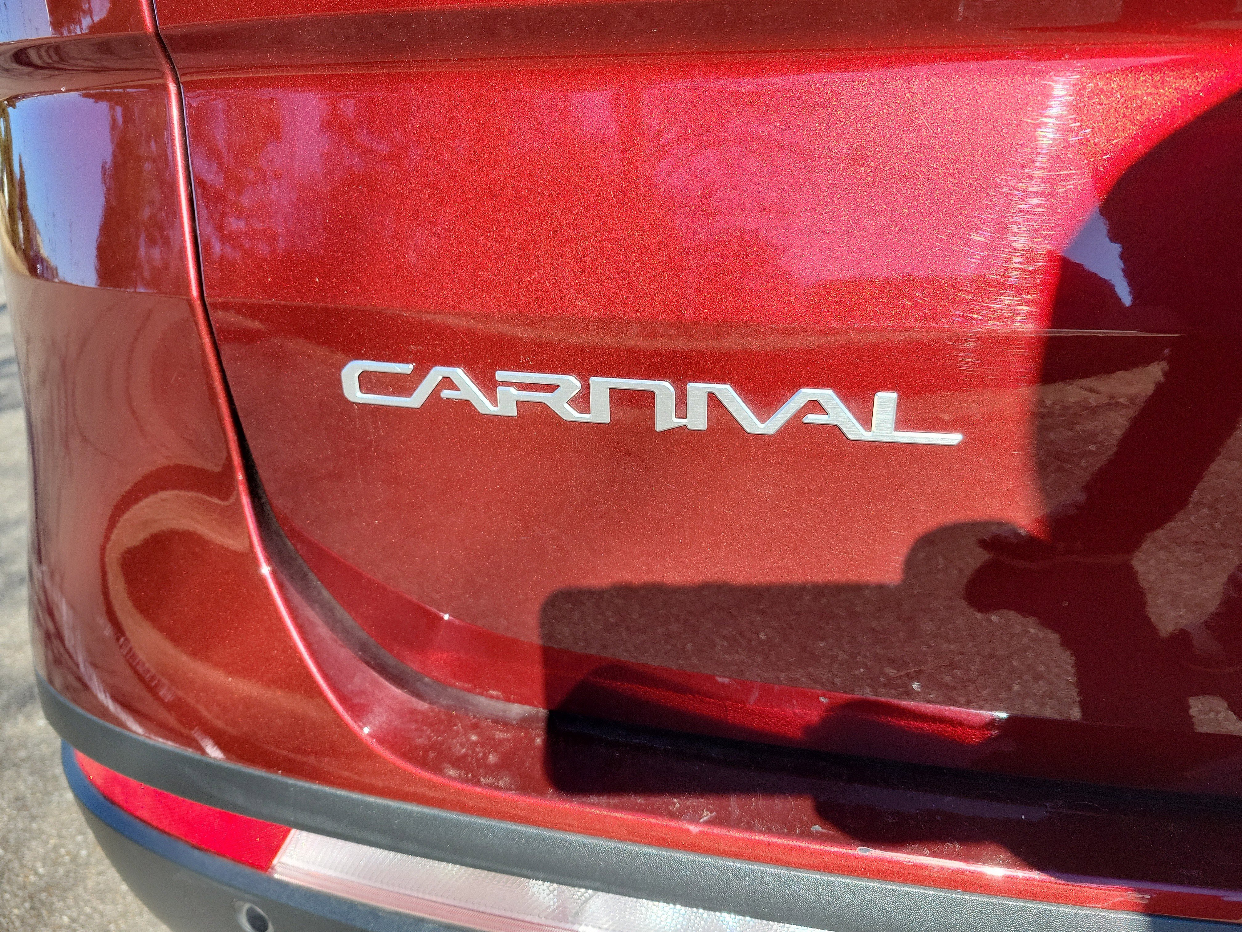 Used 2023 Kia Carnival LX image 32