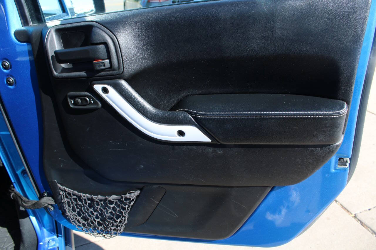 Used 2014 Jeep Wrangler Sahara AWD/4WD image 9