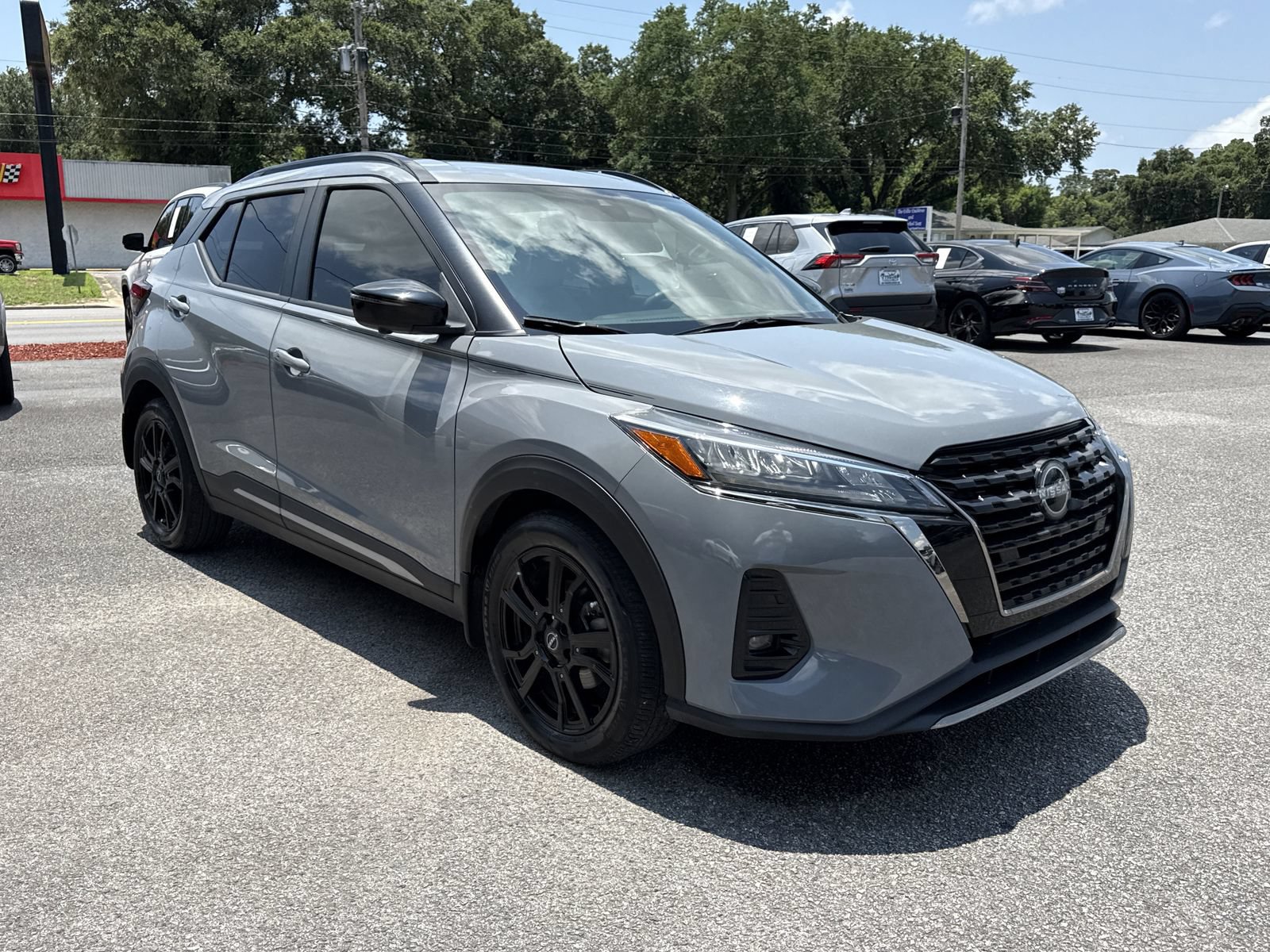 Used 2023 Nissan Kicks SR w/ SR Premium Package FWD image 7