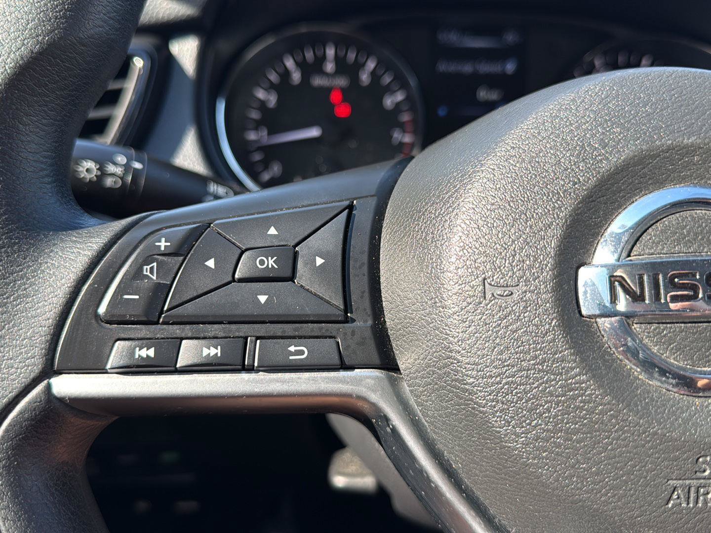 Used 2017 Nissan Rogue S AWD/4WD image 18