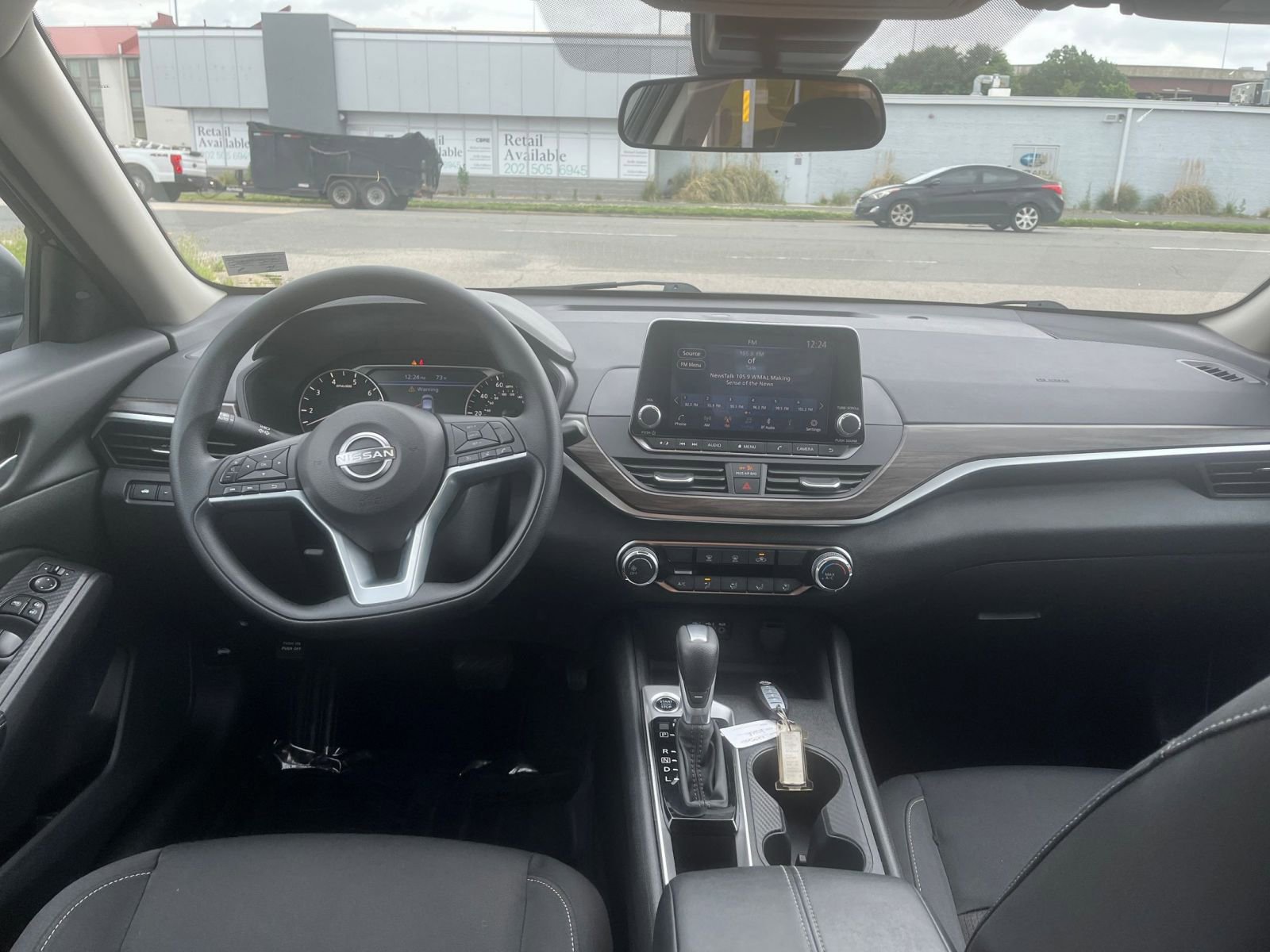 Used 2025 Nissan Altima 2.5 SV FWD image 33