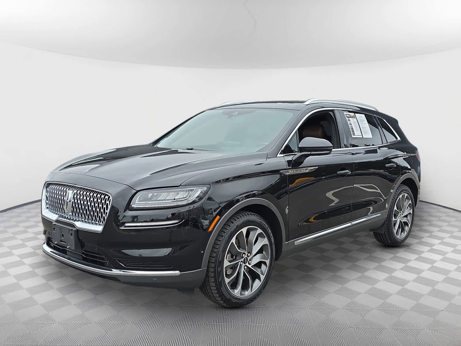 Used 2023 Lincoln Nautilus Reserve w/ Equipment Group 201A image 2