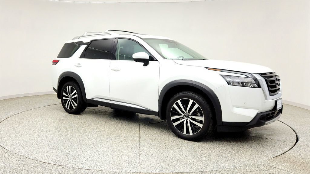 Used 2025 Nissan Pathfinder Platinum w/ Cargo Package AWD/4WD image 3