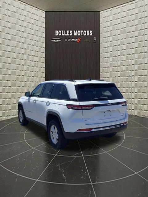 Certified 2023 Jeep Grand Cherokee Laredo AWD/4WD image 7