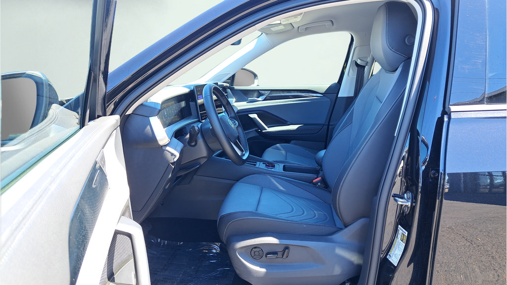 Used 2026 Volkswagen Tiguan SE AWD/4WD image 10