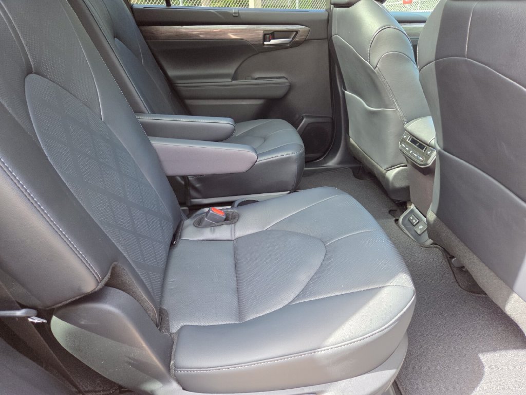 Certified 2026 Toyota Highlander Platinum AWD/4WD image 17
