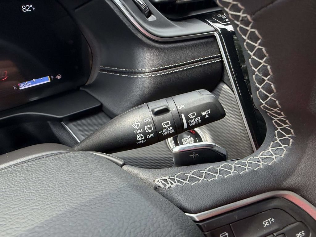 Used 2025 Jeep Grand Cherokee Laredo X AWD/4WD image 36