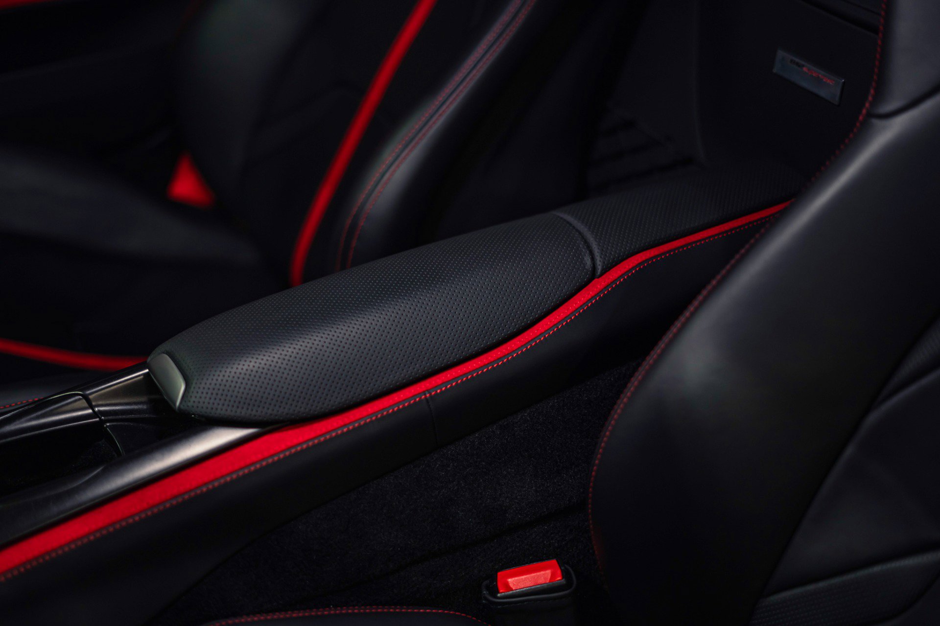 Used 2020 Ferrari 812 Superfast RWD image 24