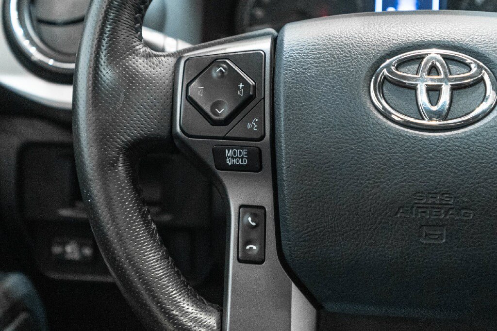 Used 2017 Toyota Tacoma TRD Off-Road AWD/4WD image 17