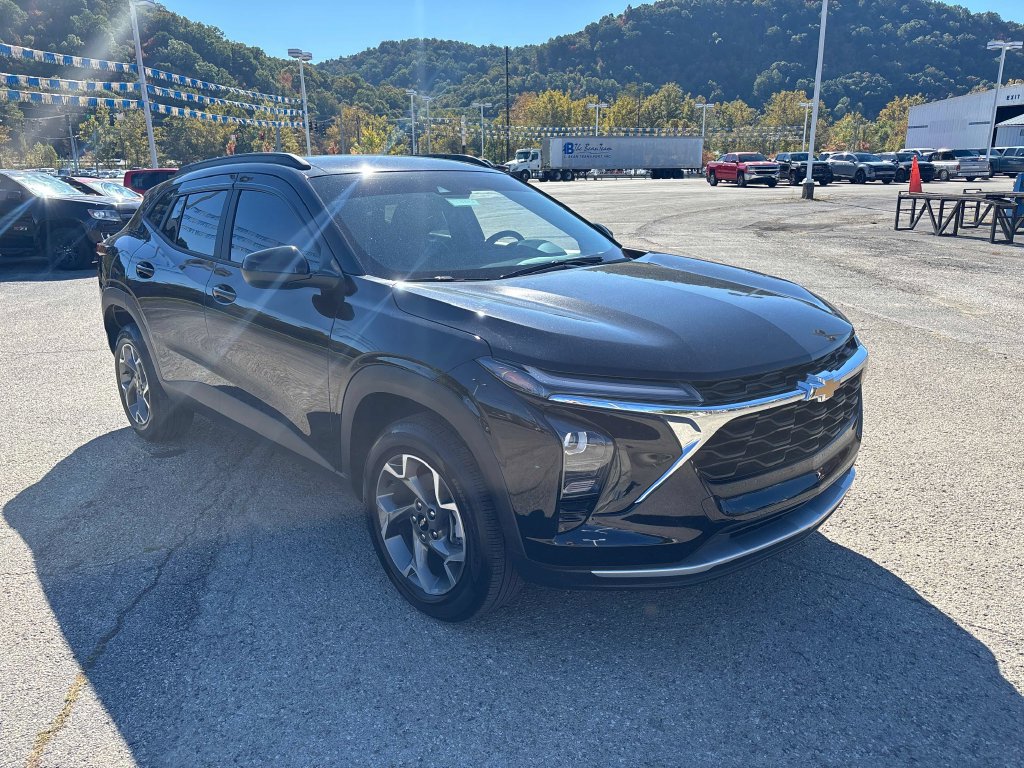 Used 2025 Chevrolet Trax LT w/ Driver Confidence Package FWD image 7