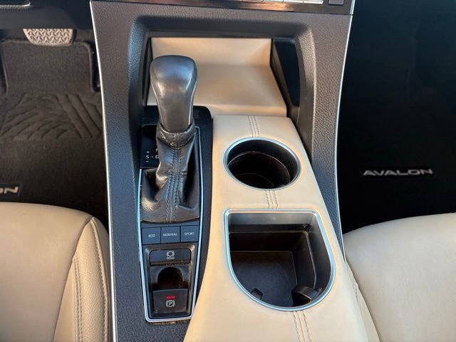 Used 2021 Toyota Avalon XLE image 19