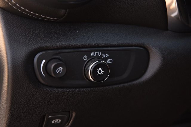 Used 2025 Chevrolet Blazer LT AWD/4WD image 9