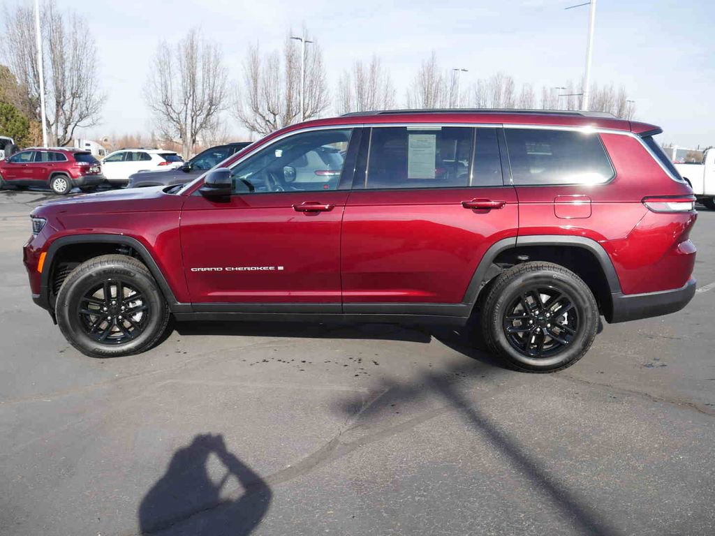 Used 2025 Jeep Grand Cherokee L Laredo w/ Trailer Tow Package image 17