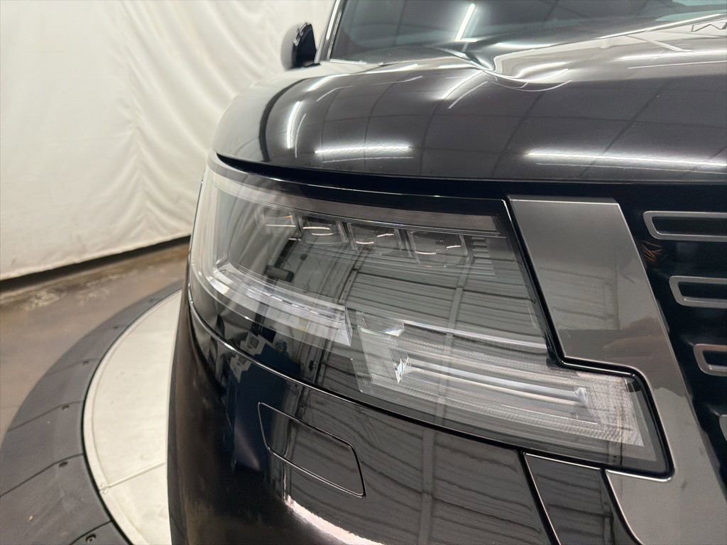 Used 2025 Land Rover Range Rover Long Wheelbase SE image 10
