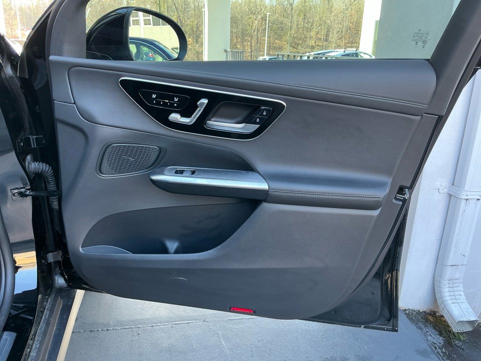 Used 2024 Mercedes-Benz GLC 300 image 36