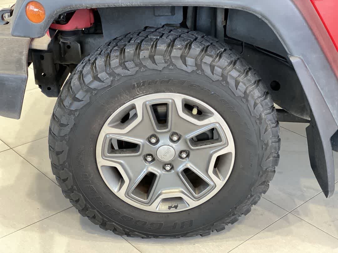 Used 2015 Jeep Wrangler Unlimited Rubicon w/ Max Tow Package AWD/4WD image 12