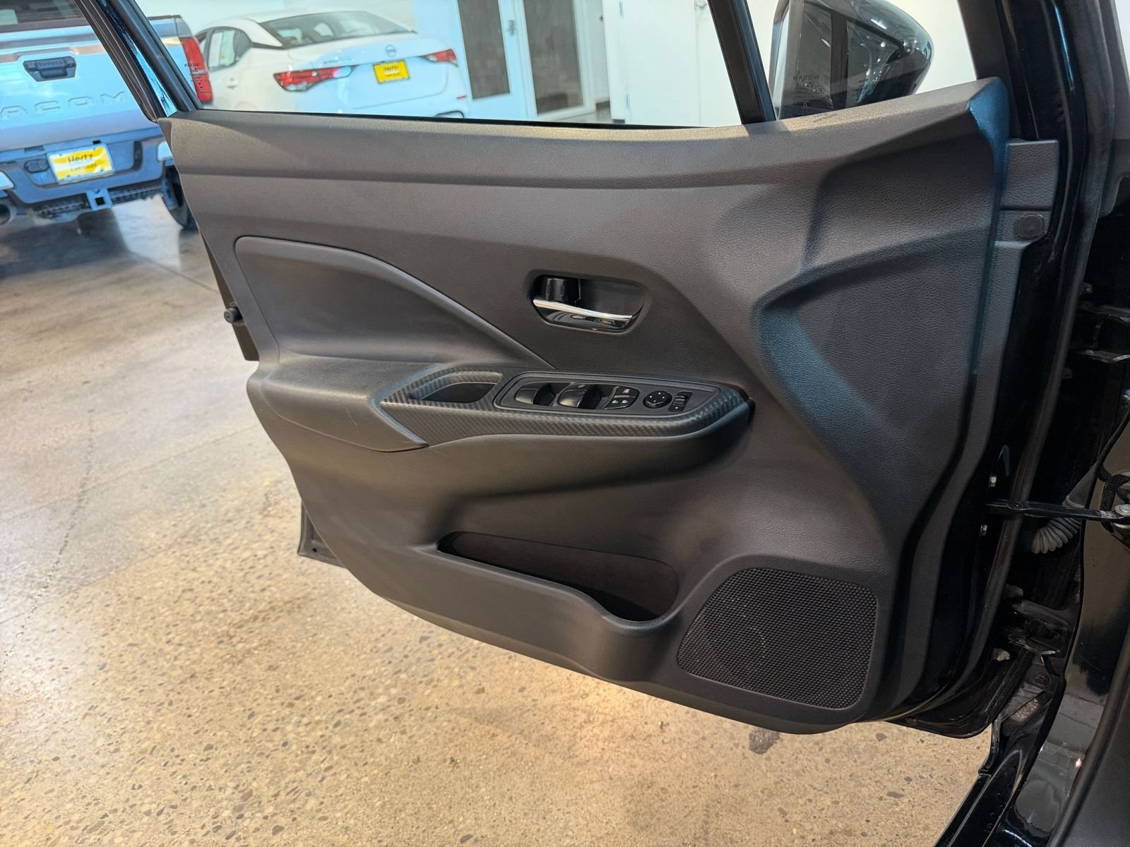 Used 2025 Nissan Versa SV FWD image 18