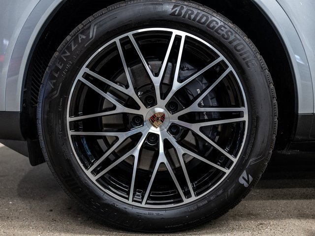 Used 2025 Porsche Cayenne image 19
