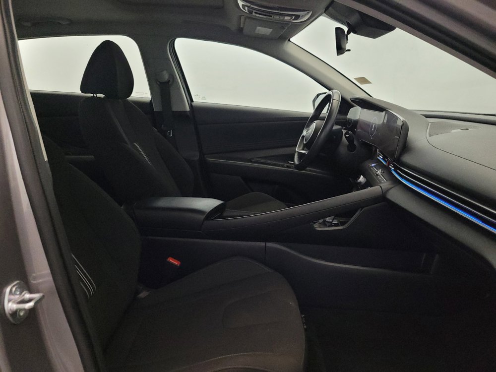 Used 2025 Hyundai Elantra SEL FWD image 21