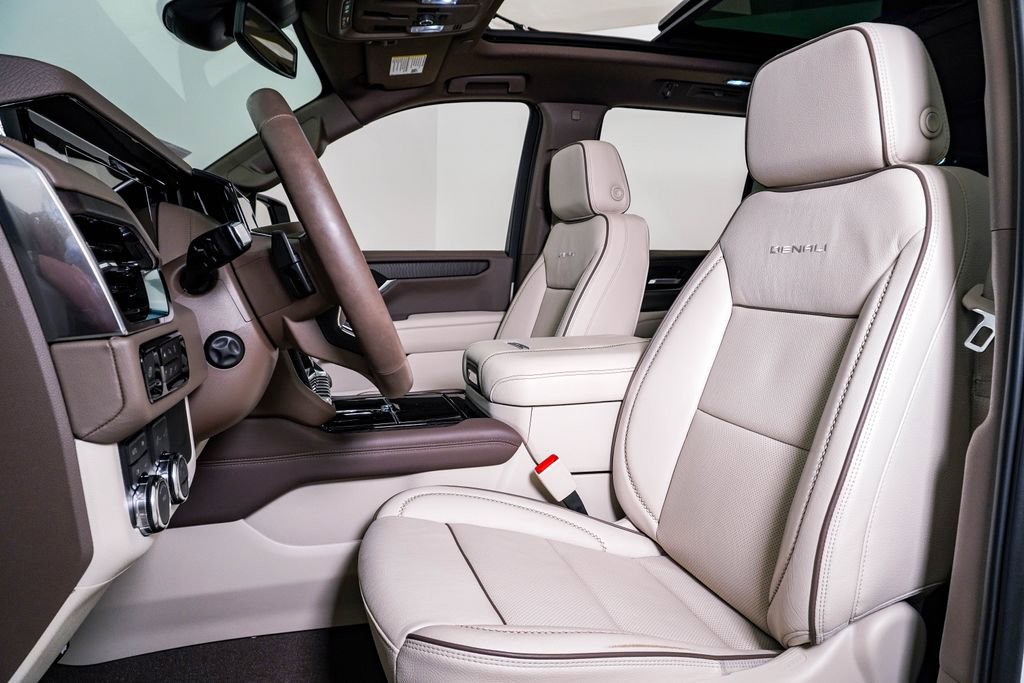 Used 2025 GMC Yukon Denali w/ Sun & Power Step Package image 20