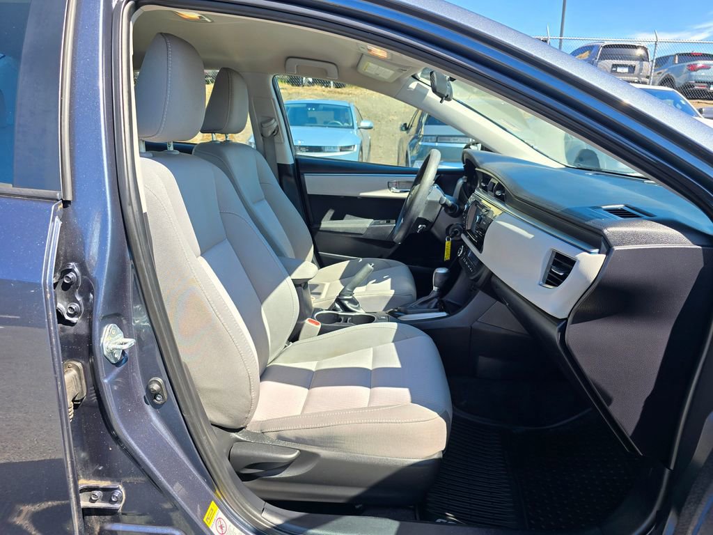 Used 2015 Toyota Corolla LE FWD image 11