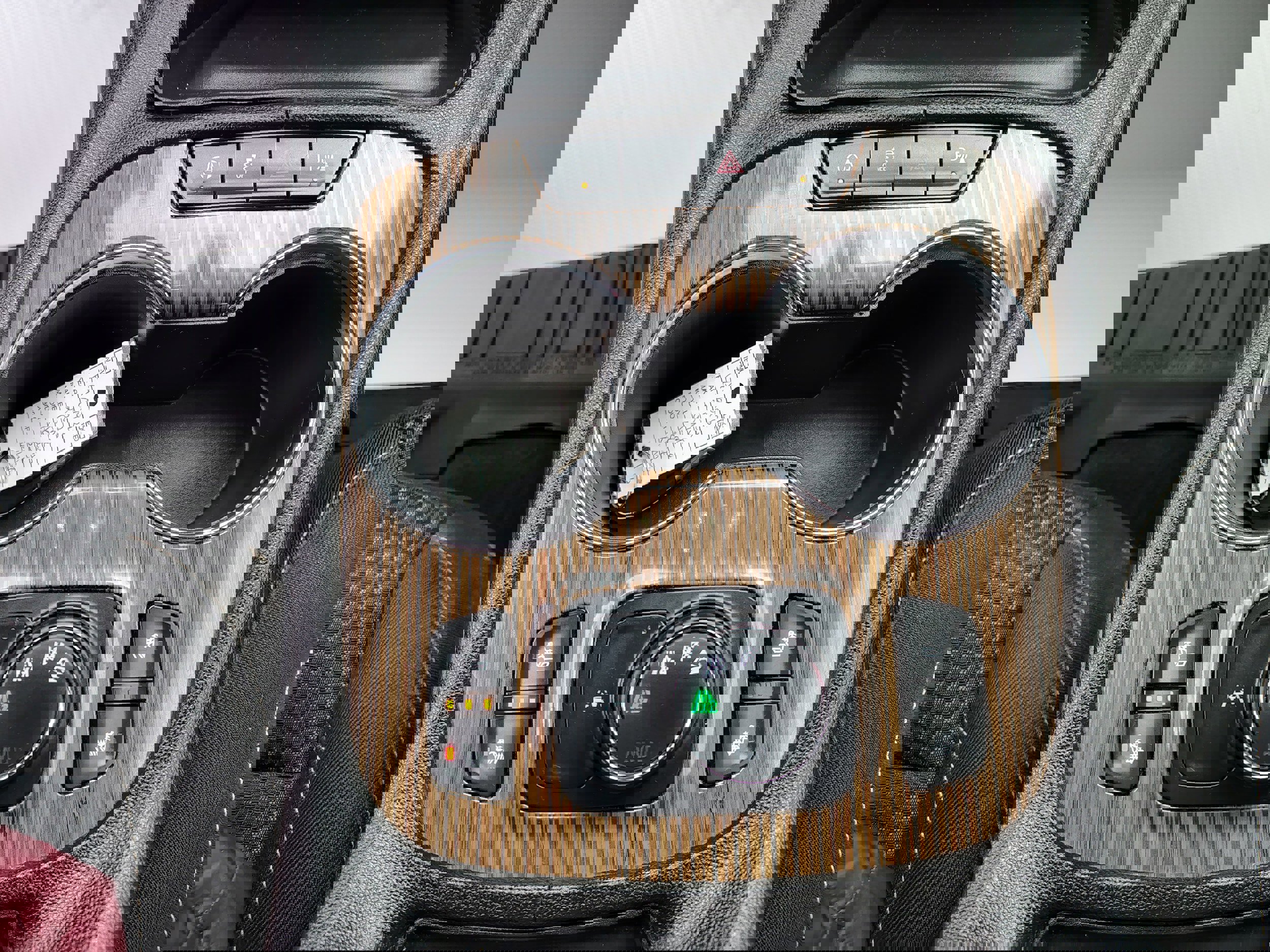 Used 2023 GMC Acadia SLE w/ Driver Convenience Package image 34