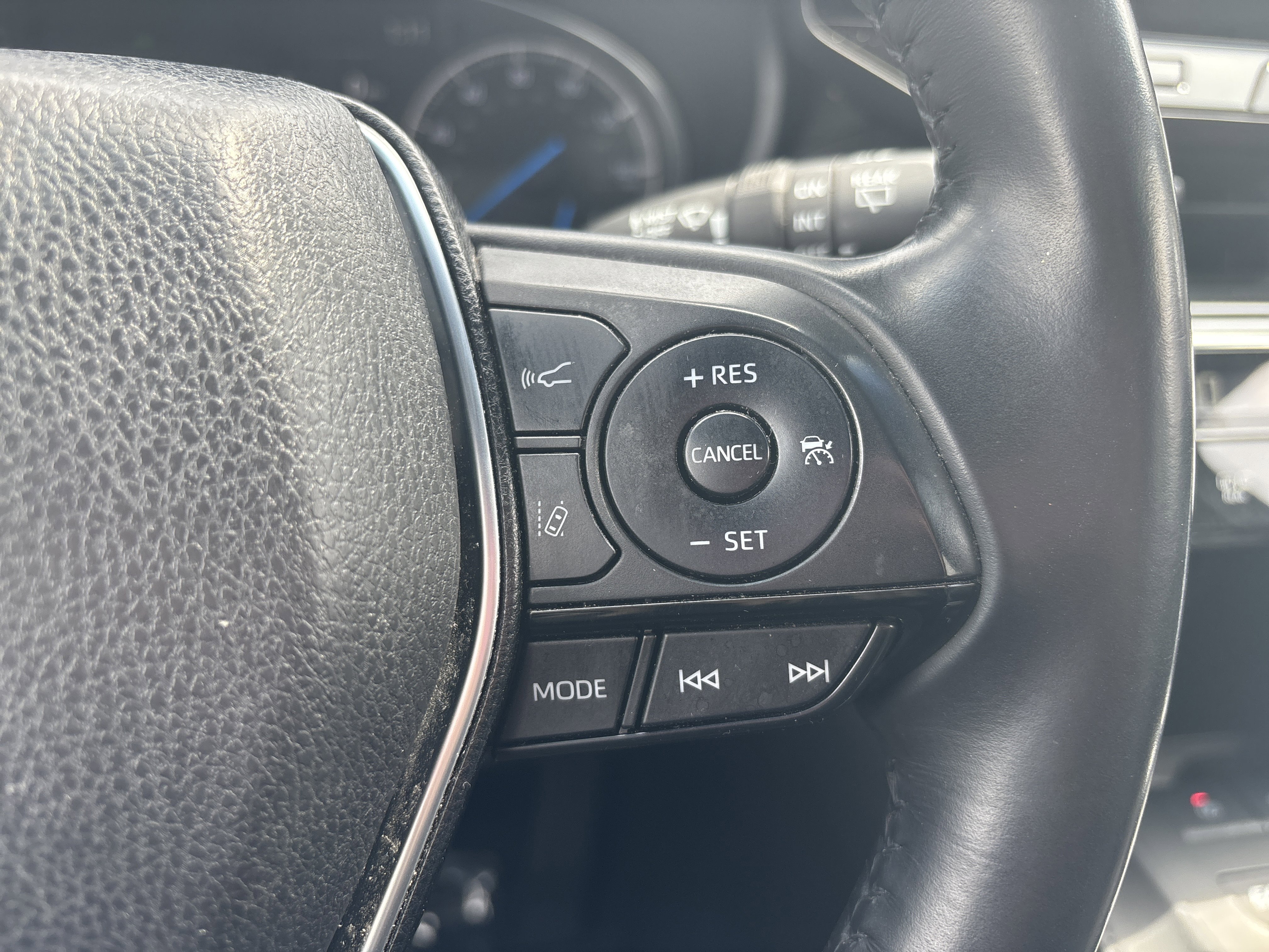 Used 2023 Toyota Venza XLE AWD/4WD image 25