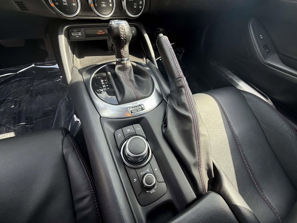 Used 2019 MAZDA MX-5 Miata RF Grand Touring image 17