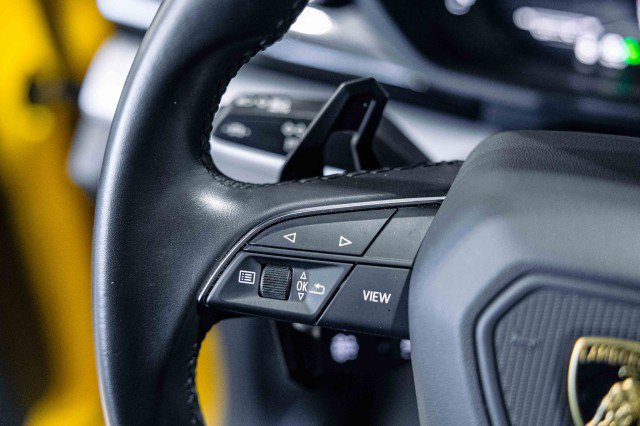 Used 2022 Lamborghini Urus image 22