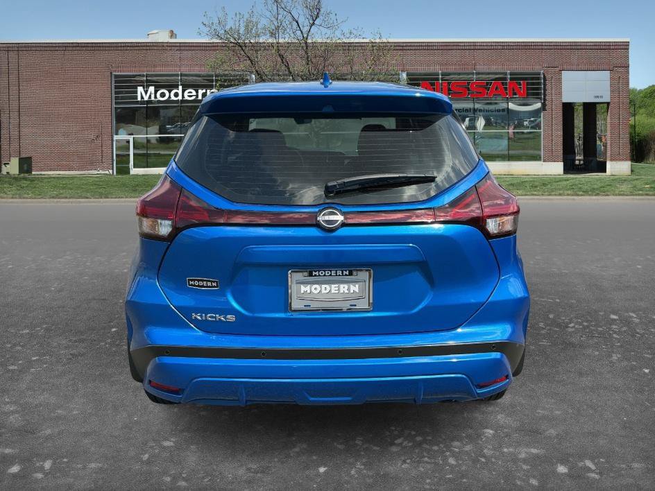 Used 2025 Nissan Kicks Play S FWD image 3
