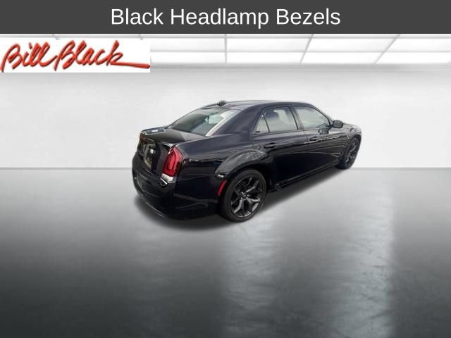 Used 2021 Chrysler 300 Touring w/ Sport Appearance Package RWD image 7