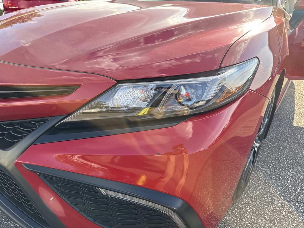Used 2024 Toyota Camry SE image 9