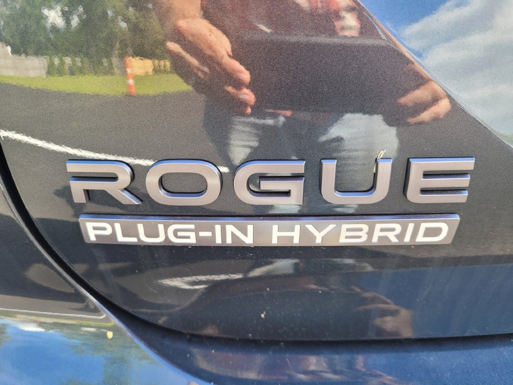 New 2026 Nissan Rogue SL w/ Family Package AWD/4WD image 8