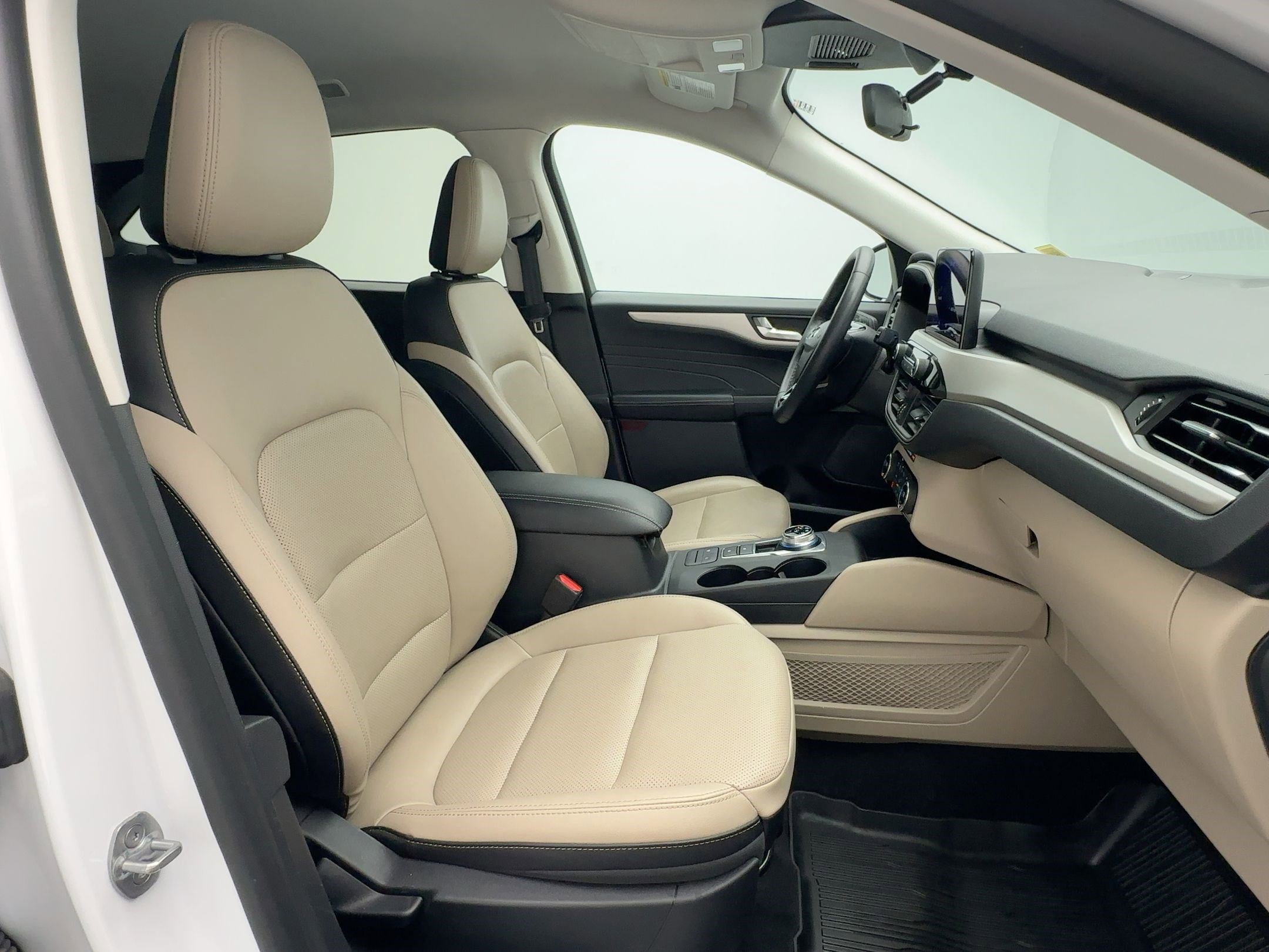 Used 2021 Ford Escape SEL w/ Technology Package image 28