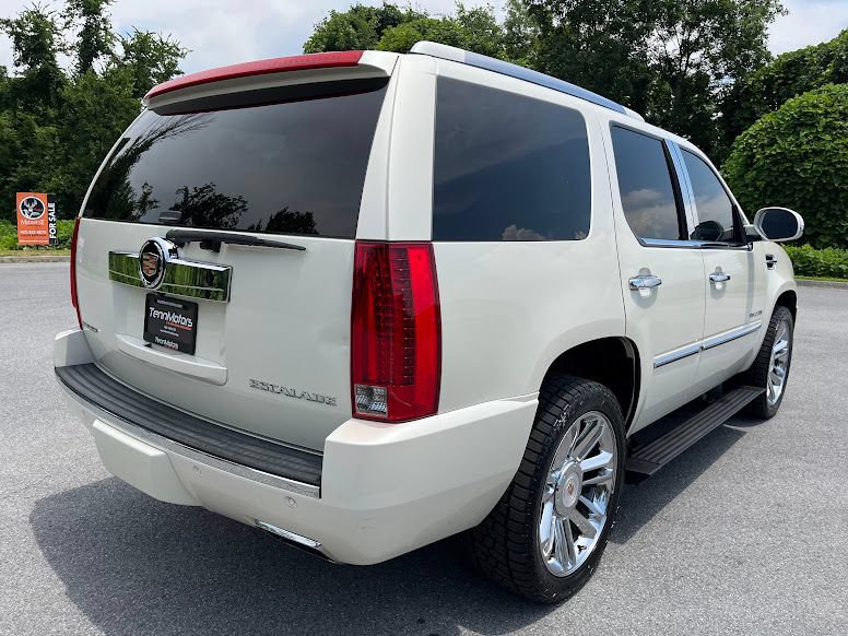 Used 2014 Cadillac Escalade Platinum AWD/4WD image 33