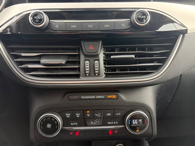 Used 2020 Ford Escape SE image 19