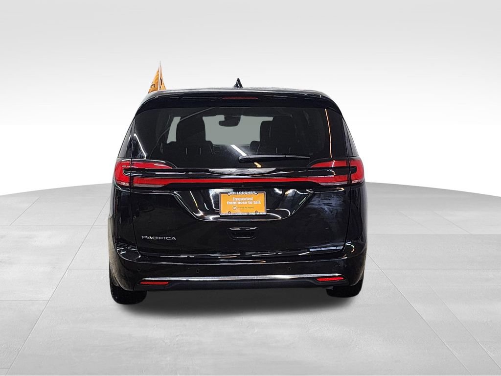 Used 2024 Chrysler Pacifica Touring-L FWD image 7