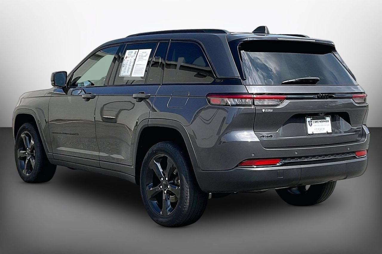 Certified 2023 Jeep Grand Cherokee Limited w/ Black Appearance Package AWD/4WD image 6