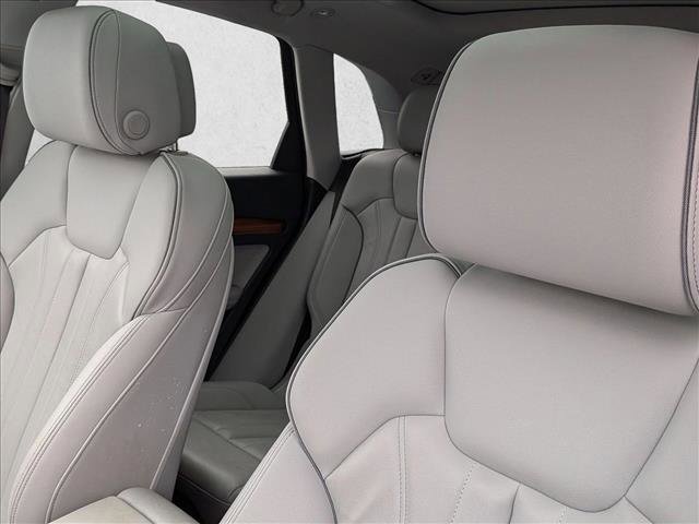 Used 2023 Audi Q5 e Premium Plus w/ Premium Plus Package image 12