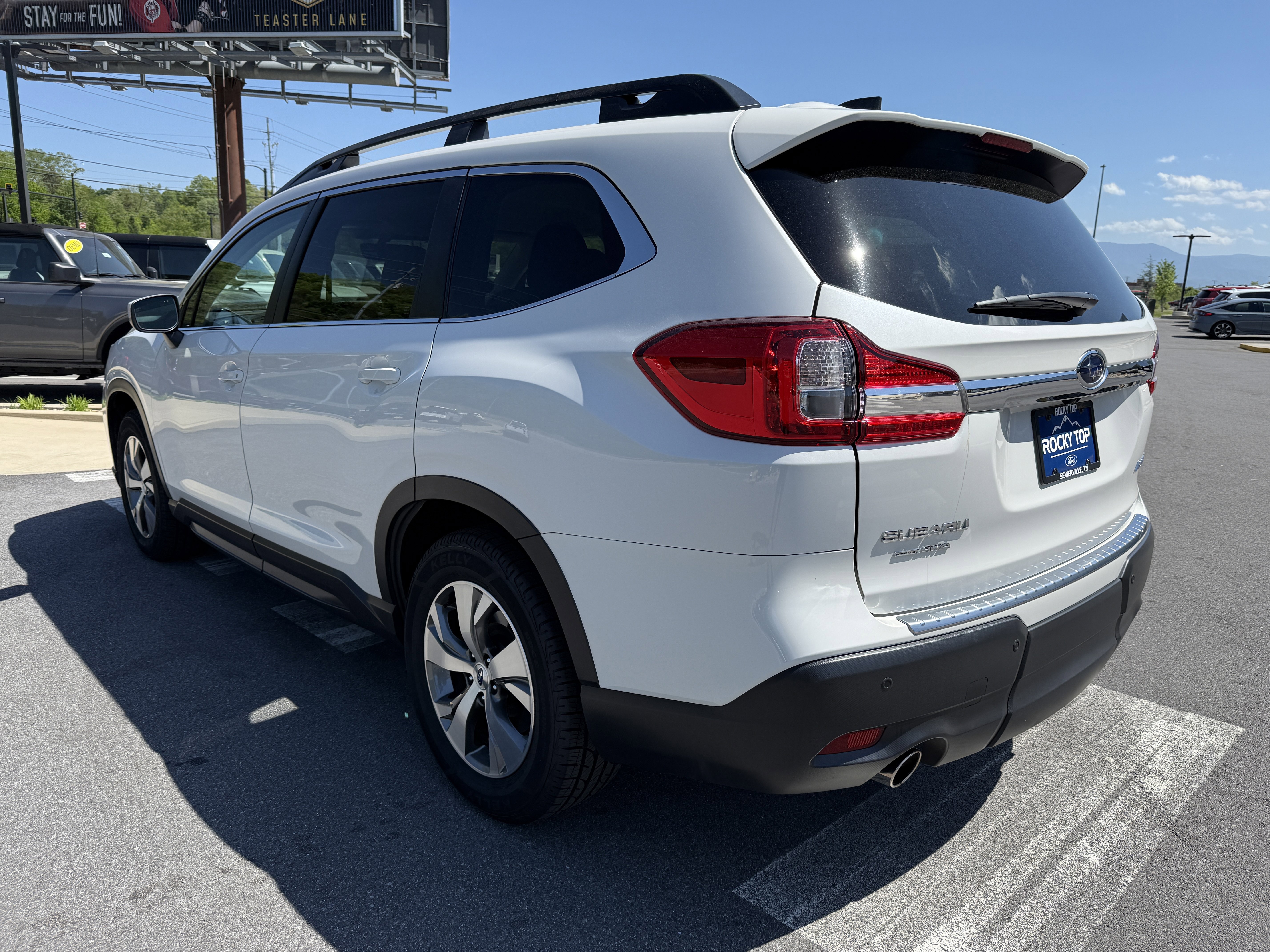 Used 2022 Subaru Ascent Premium w/ Convenience Package AWD/4WD image 7