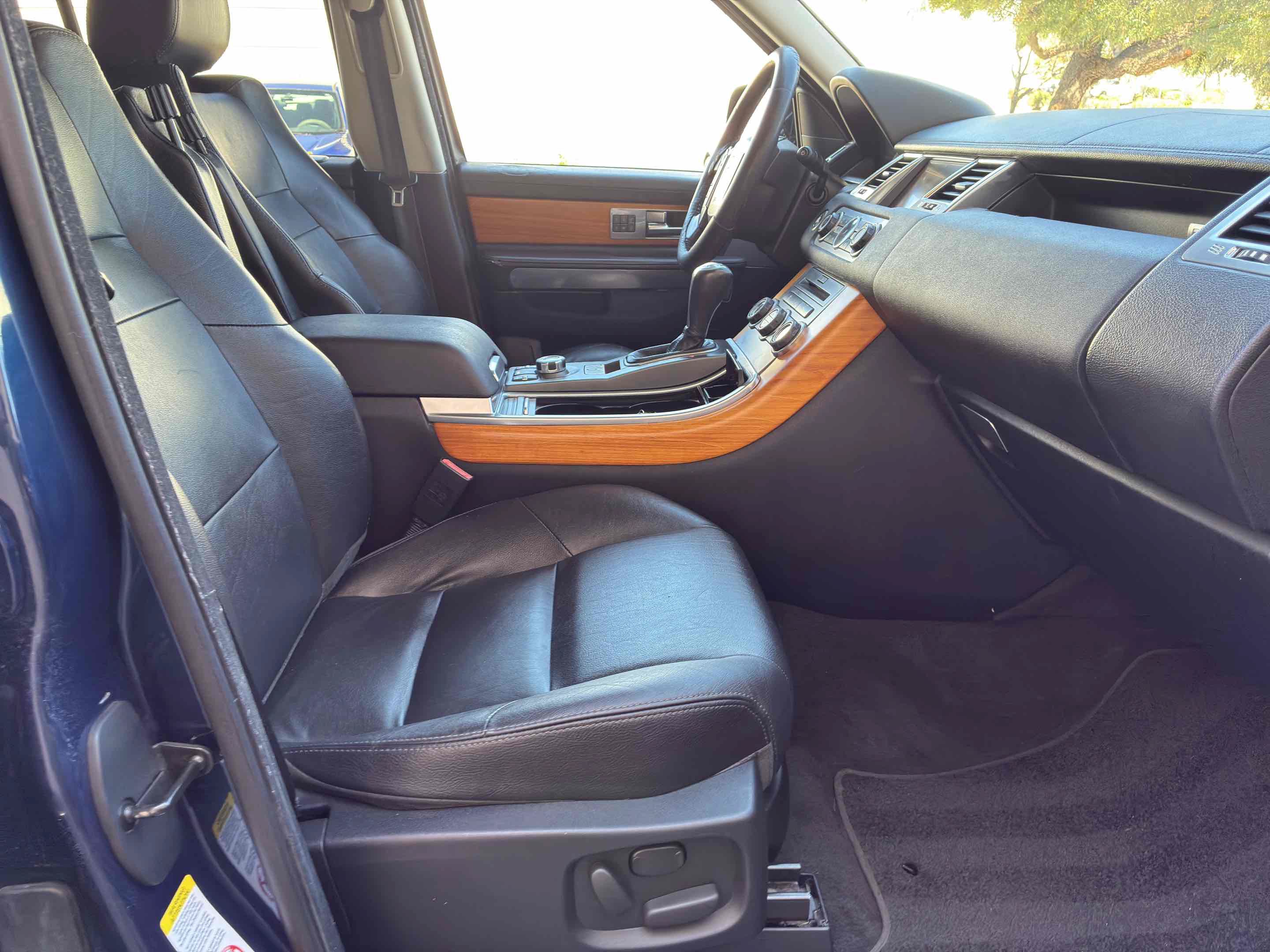 Used 2011 Land Rover Range Rover Sport HSE AWD/4WD image 45