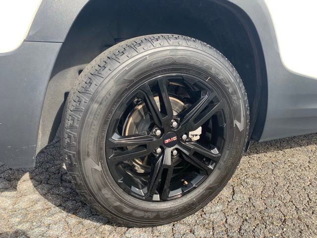 Used 2023 GMC Terrain AT4 image 32