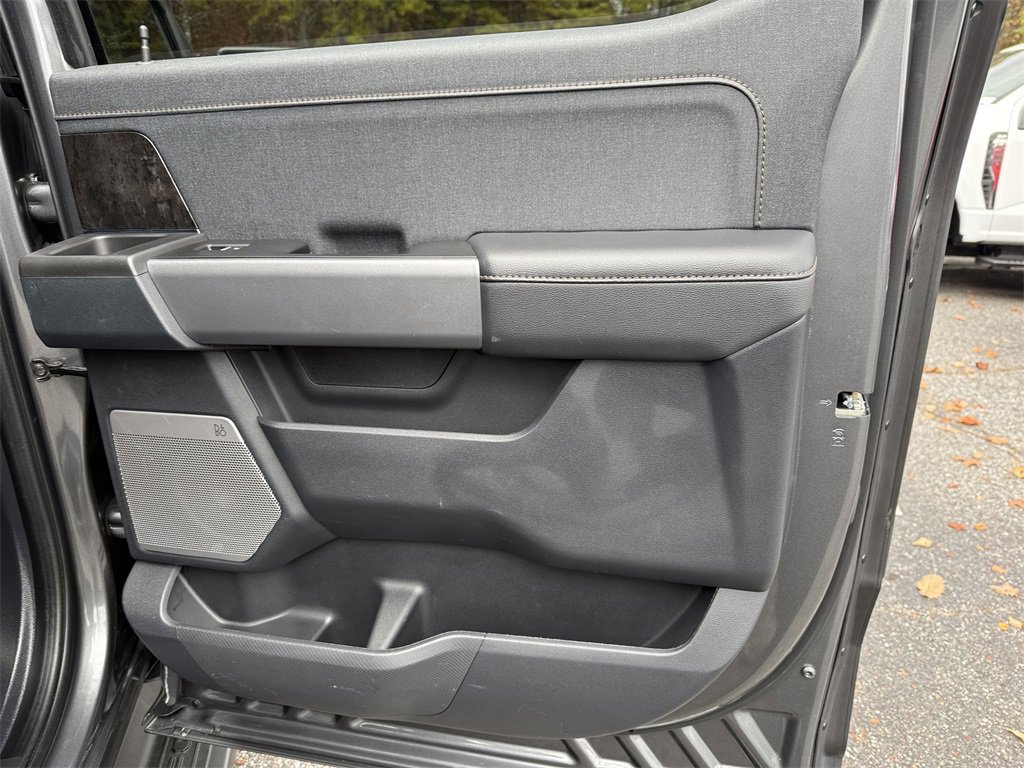 Used 2023 Ford F150 Lightning Lariat image 17