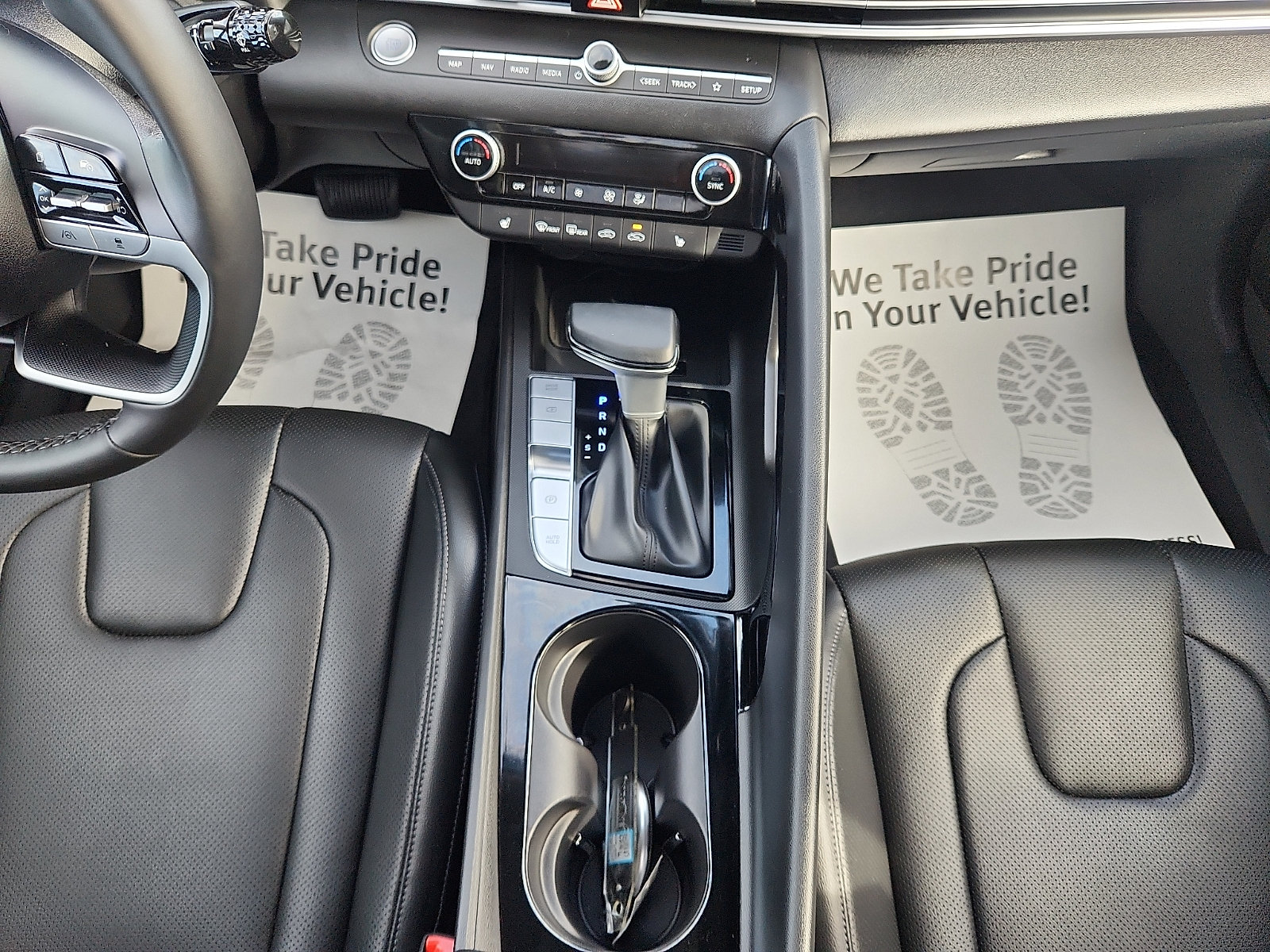 Certified 2025 Hyundai Elantra Limited FWD image 18
